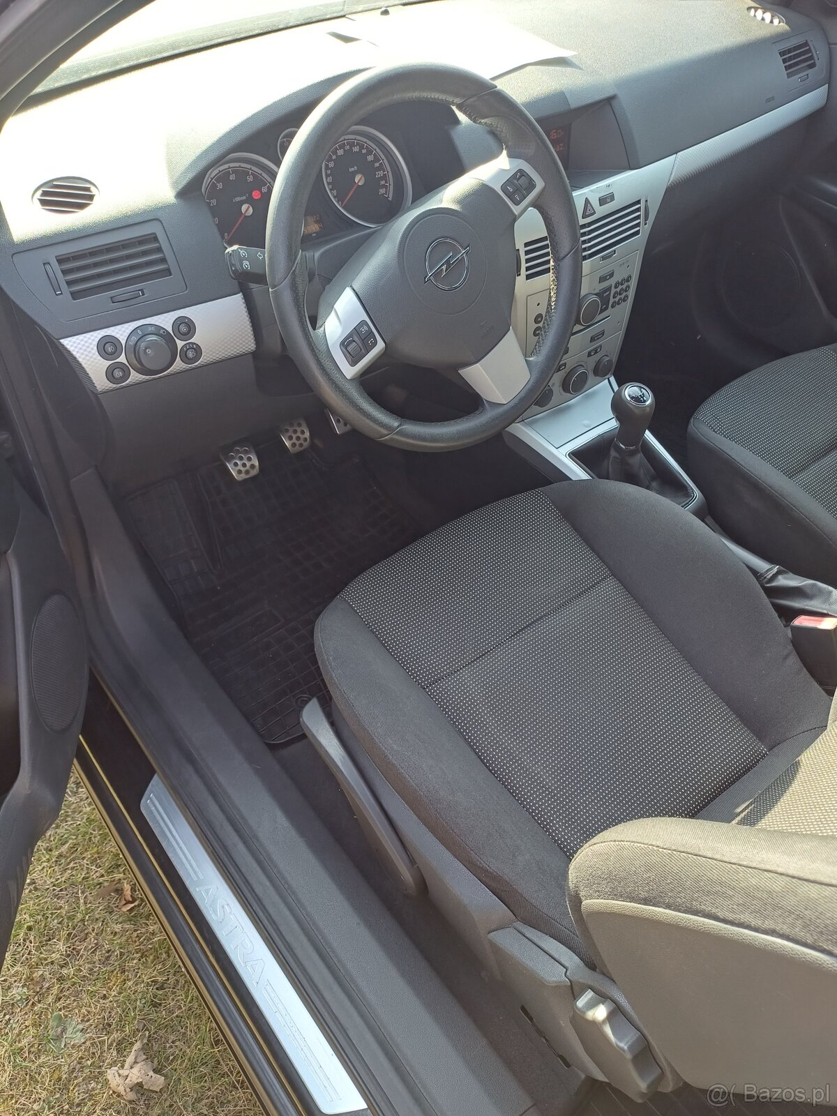 Opel Astra H 1.6 GTC 2006r - 6