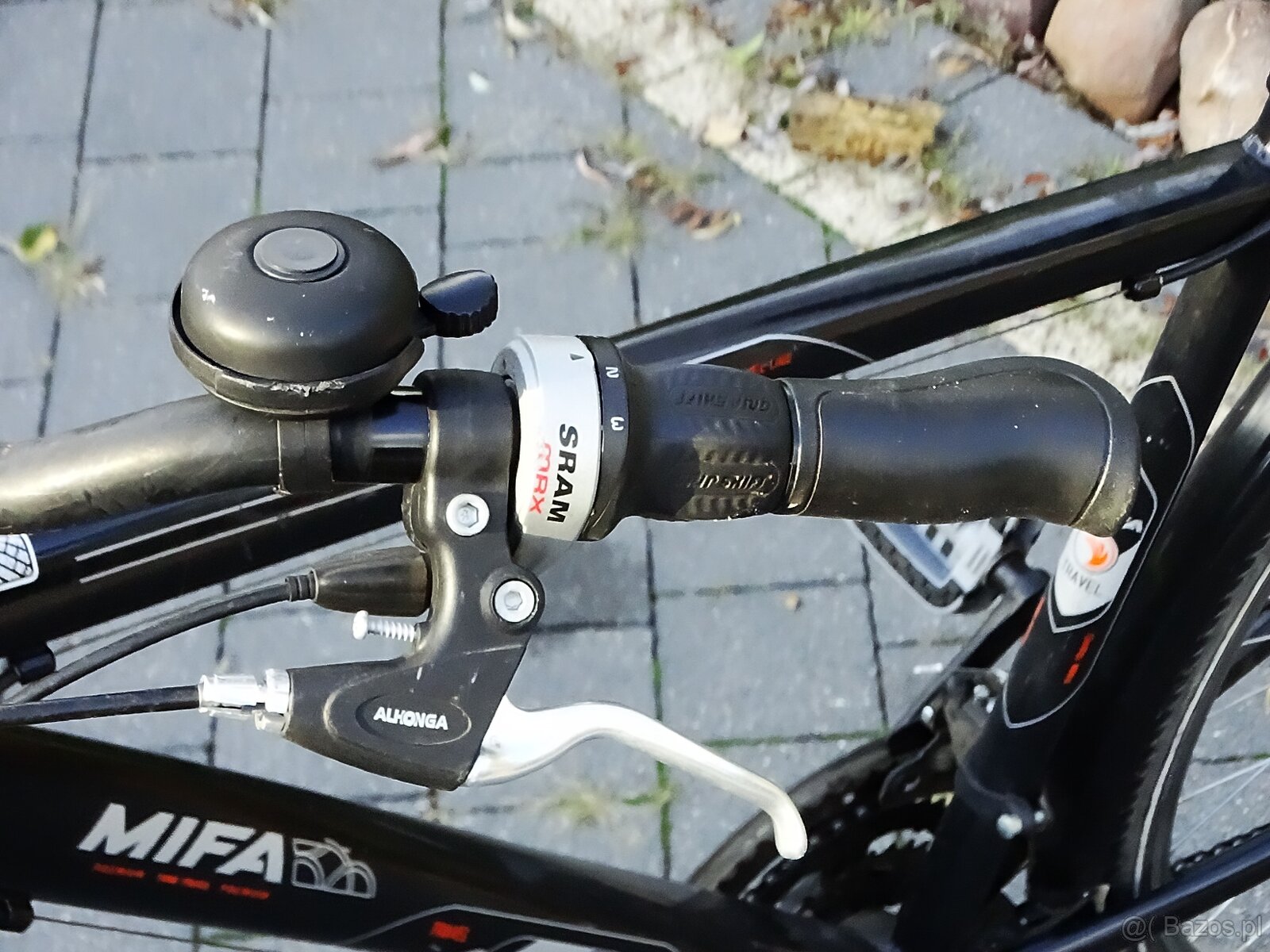 Klasyczny niemiecki rower miejski MIFA z prostą ramą, bagażn - 6