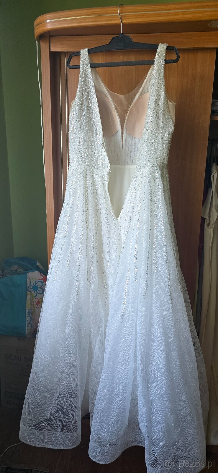 Suknia ślubna z cekinami - 6