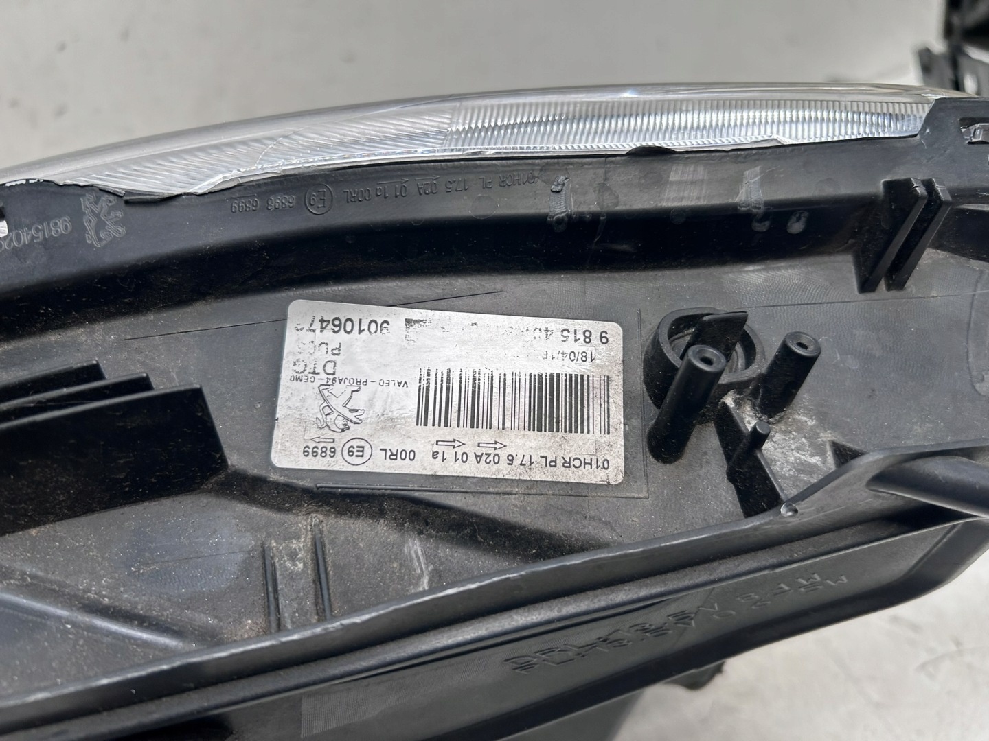 Reflektor prawy Peugeot 2008 9815402980 - 6