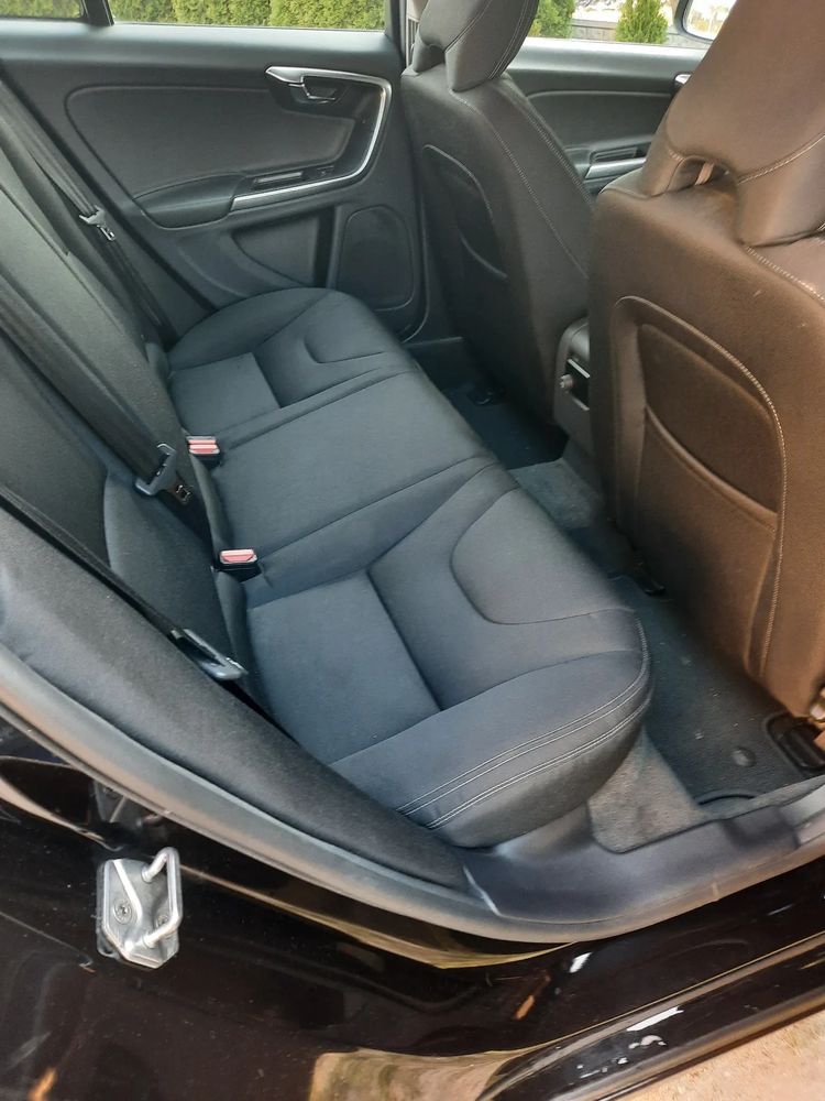 Volvo V60 2017r 2.0D2 - 6