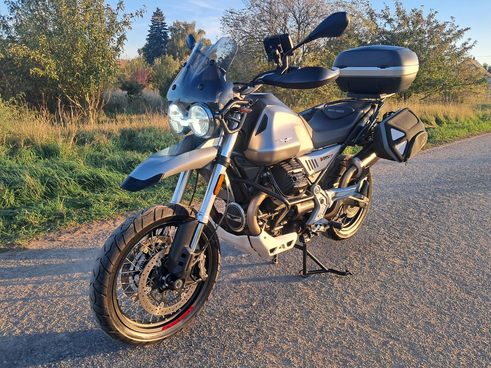 Moto Guzzi V 85 TT abs - 6