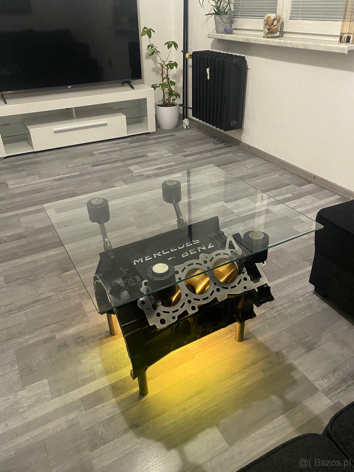 Stół z bloku silnika Mercedes-Benz V6 - 6