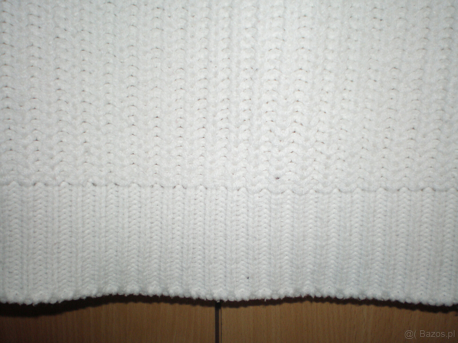 Używany biały sweter damski w rozmiarze S. - 6