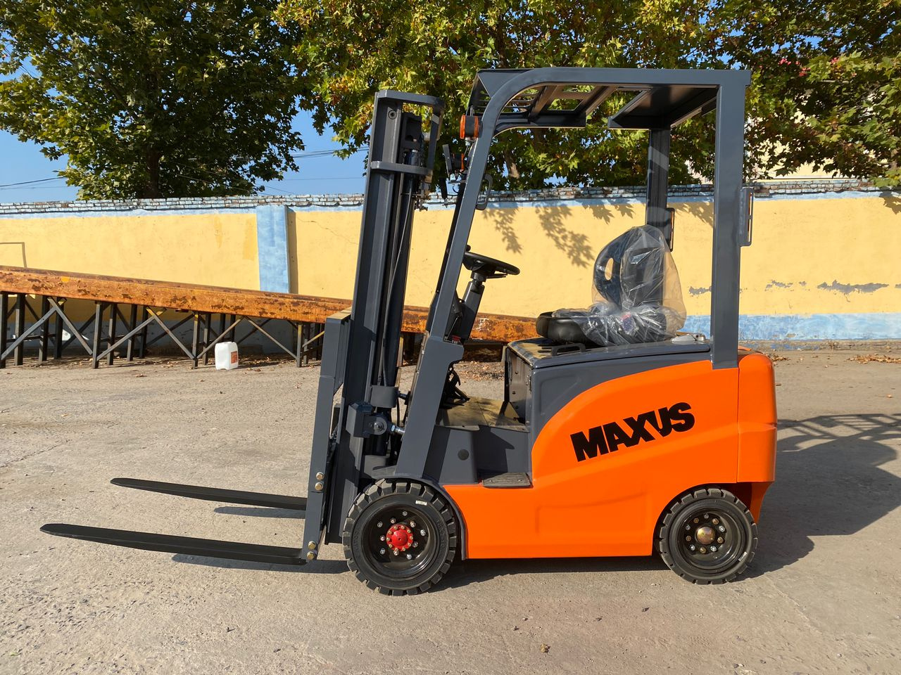 Refundacja 50% Elektryczny Wózek Widłowy MAXUS 1,6t wys. 3m - 6