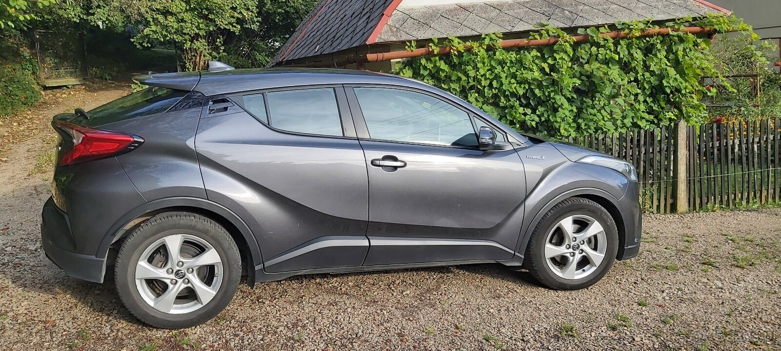 Sprzedam Toyotę CHR- hybryda - 6