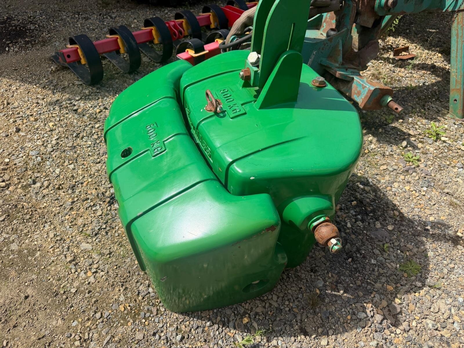 Ciężarek John Deere 900+600=1500 kg. Cena ciężarek 10000 zł. - 6