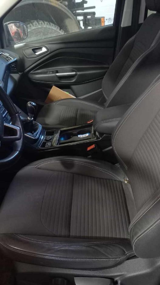 Sprzedam samochód Ford Kuga 1.5 benzyna z 2019 roku - 6