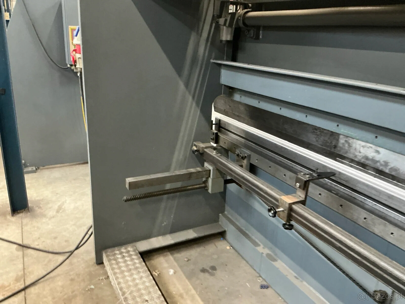 Hydrauliczna prasa krawędziowa CNC 70 t,gięcia 2500 mm,7 osi - 6