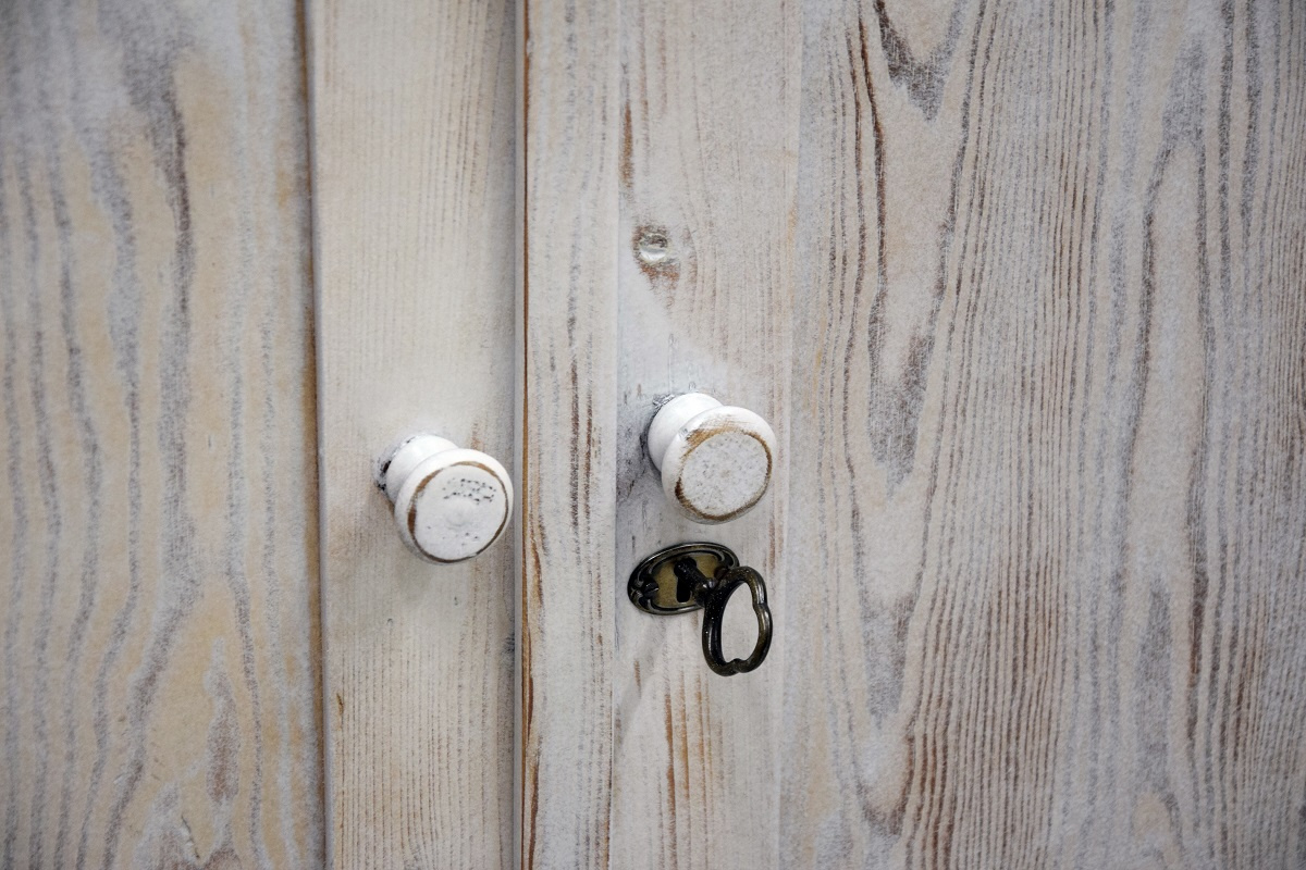 komoda z drewna sosnowego - jak nowa - 6