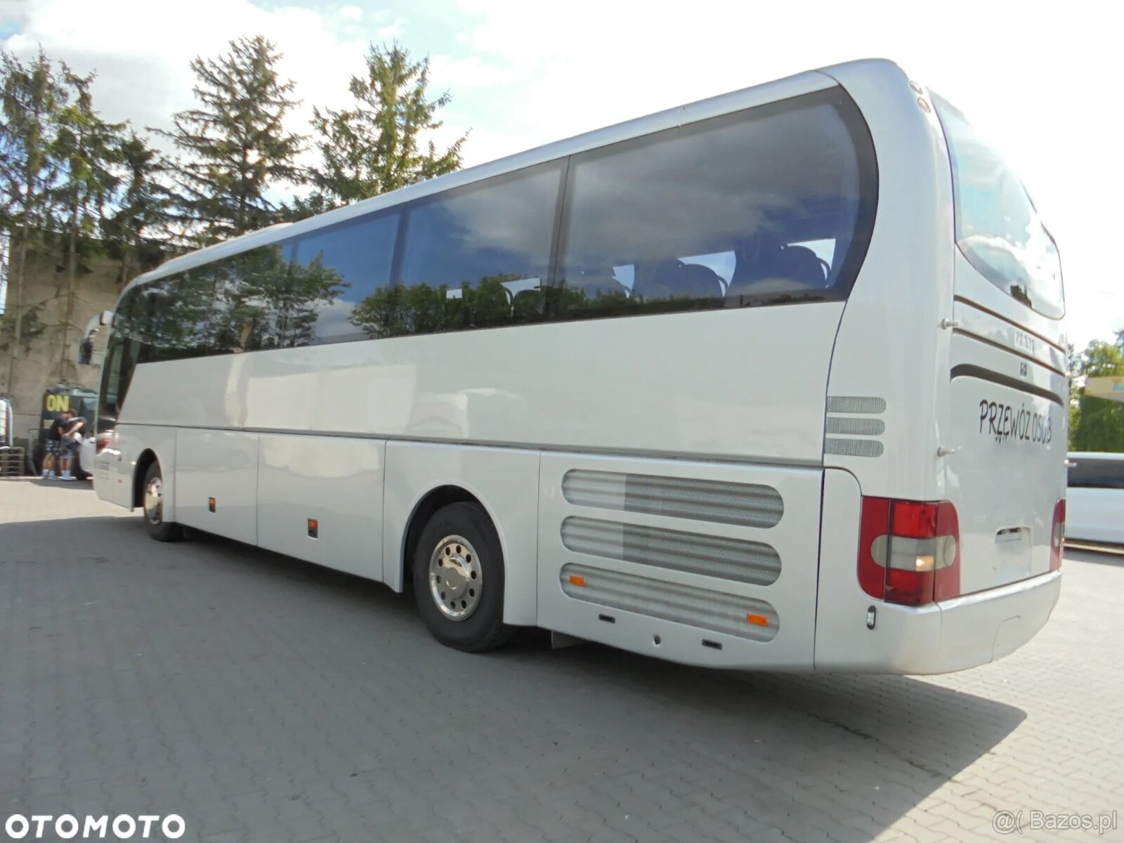 MAN R07 Lions Coach - 6