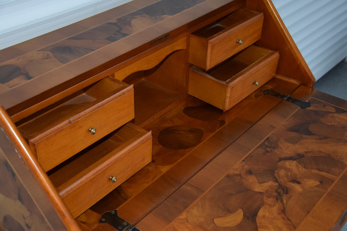 sekretarzyk z drewna orzechowego - jak nowy - 6
