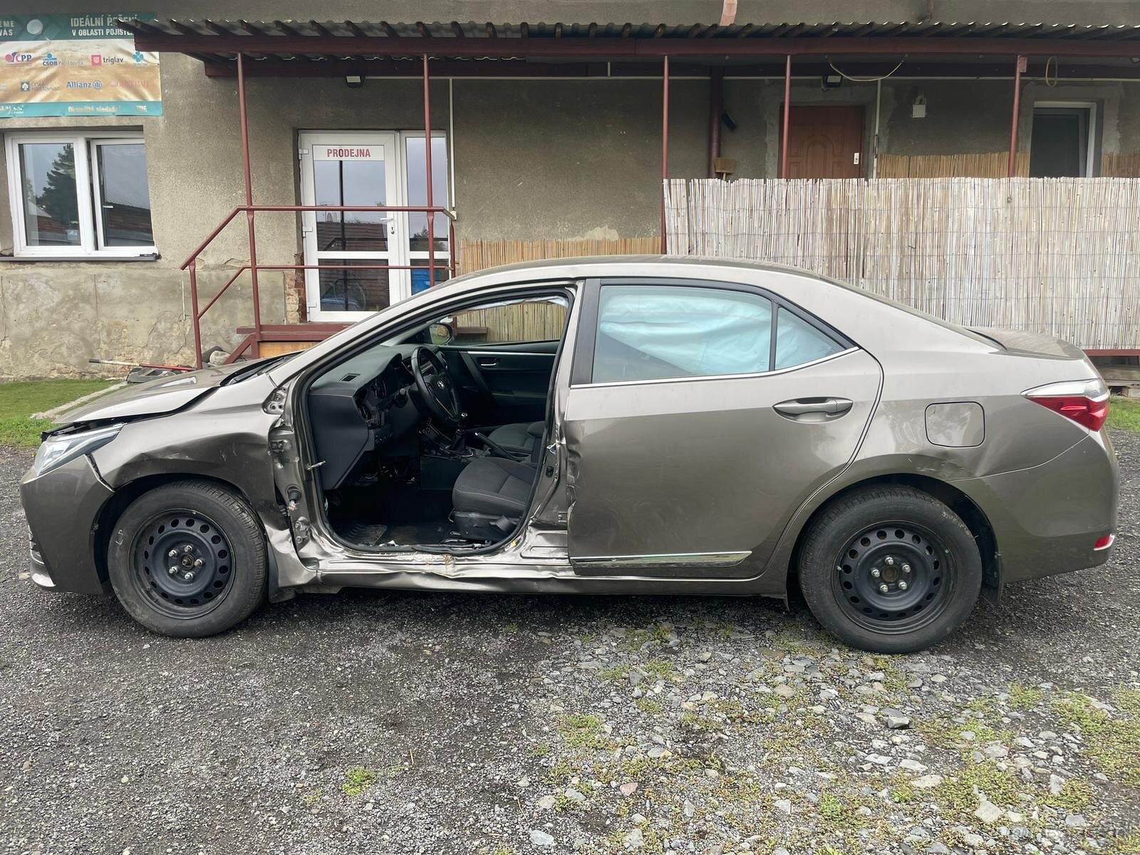 Toyota Corolla 1.6i 97kw, r.2019, klimatyzacja, 1. wlascicie - 6