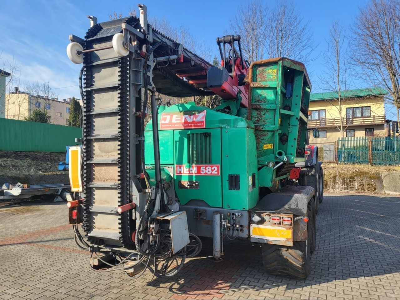 Rębak Jenz 582 z Ciągnikiem Massey Ferguson 8680 - 6