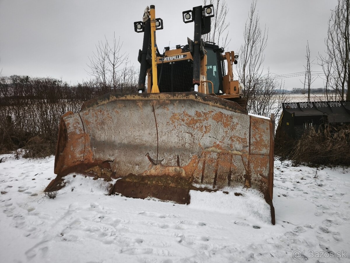 CAT D8T - 6