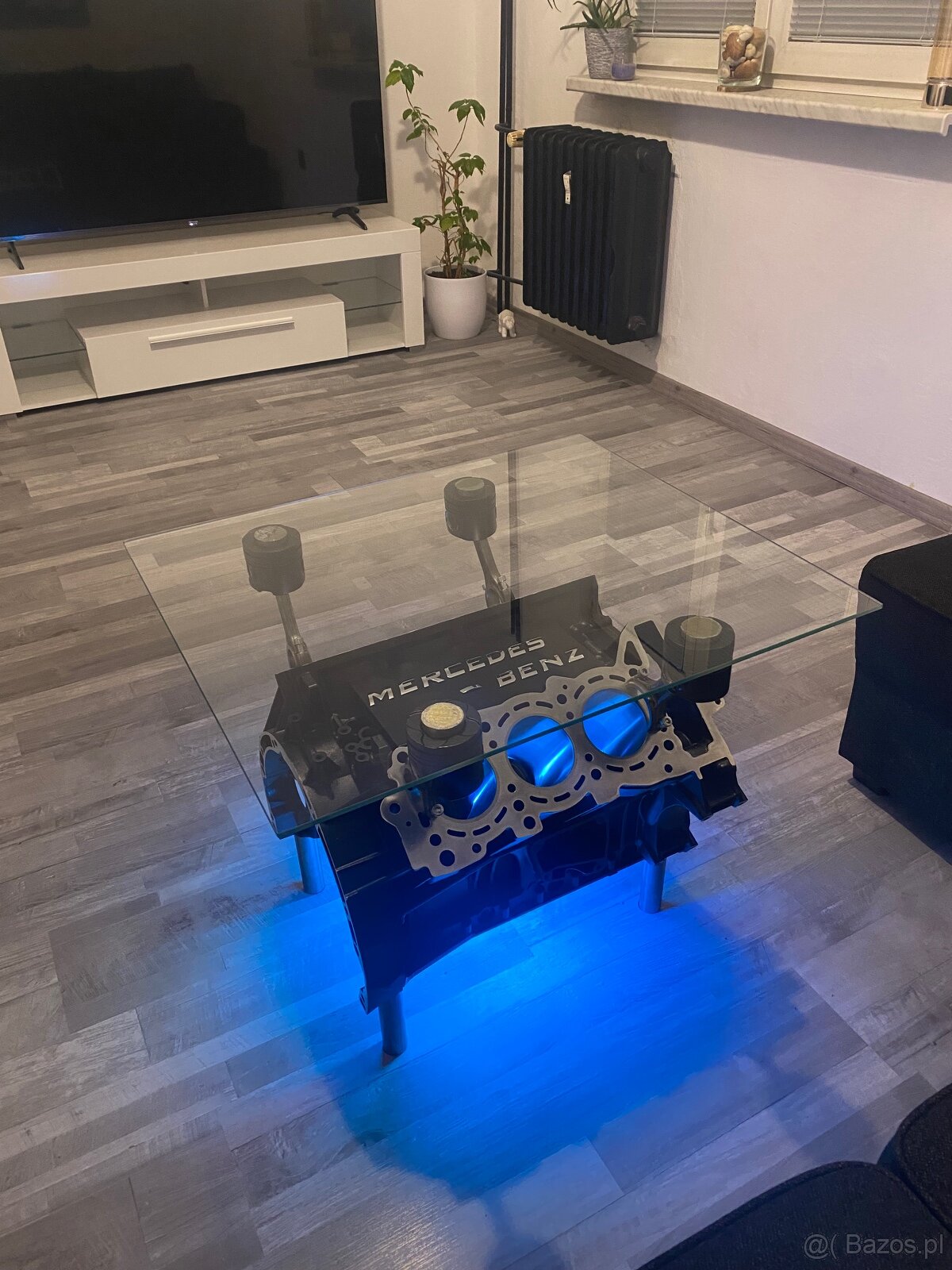 Stół z bloku silnika Mercedes-Benz V6 - 6