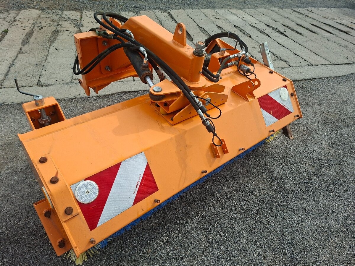 Przednia szczotka do ciągnika ZAR 14 - 6