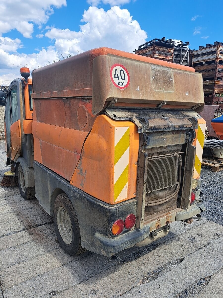 Zamiatarka chodnikowa Bucher - 6