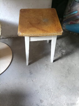 stare krzesła taborety i pufy - 6