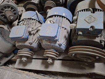 Silniki przemysłowe z kołami pasowymi - 6