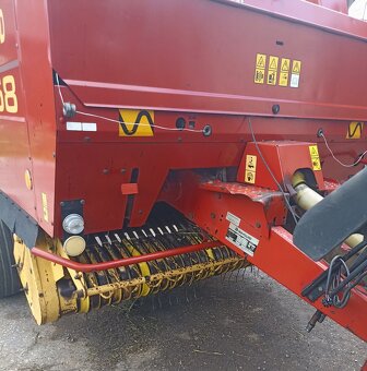 Prasa rolująca zmiennokomorowa New Holland 658 - 6