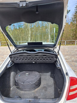 Sprzedam auto Skoda Octavia 1,6 MPI - 6