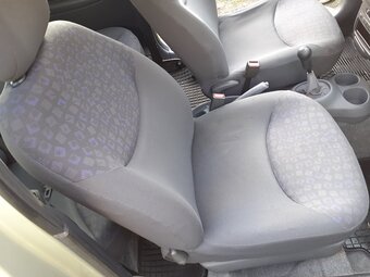Toyota Yaris 1 - 6