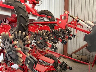 Siewnik do Buraków Kverneland Monopill 6 m,2 rzędowy.Stan id - 6