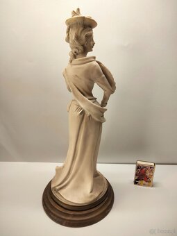 Duża figura ,statuetka Capodimonte Dama. - 6
