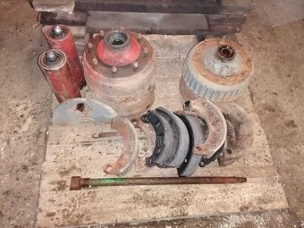 Sprzedaję przyczepę BSS 9t i 8t oraz wiele części zamiennych - 6