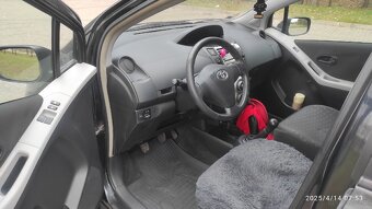 Toyota Yaris 1.3 - 6