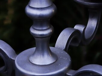 Metalowy wiszący żyrandol świecznikowy z 4 ramionami w stylu - 6