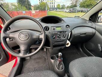 sprzedam Toyotę Yaris 2004 r. - 6