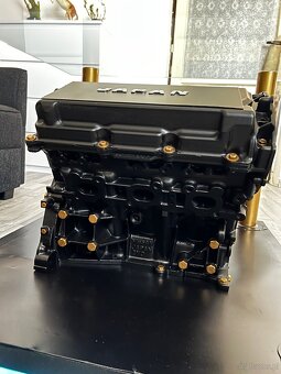 Unikalny designerski stolik wykonany z silnika Nissan V6 - 6