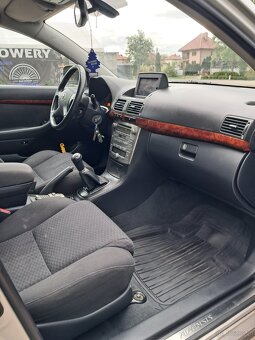 TOYOTA AVENSIS 2.0 D-4D • HATCHBACK • KLIMATYZACJA • XENON • - 6