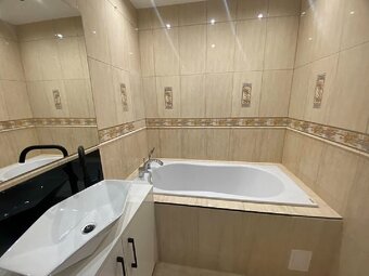 3 pokoje, 63m2, balkon, II piętro, winda, po remoncie, Os. D - 6