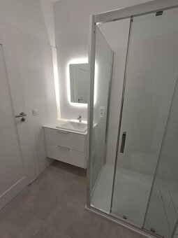2 pokoje, 47m2, II piętro, winda, duży balkon, parking, os. - 6