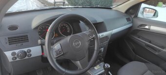 Opel Astra  h 1,4 benzyna - 6
