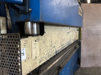 Hydrauliczna prasa krawędziowa 135 t, długość gięcia 3000 mm - 6