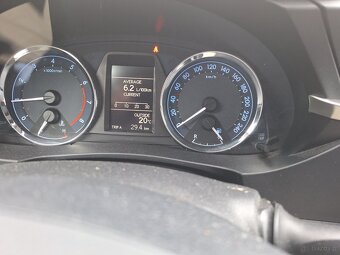 toyota corolla 1,3 sedan serwisowana 2014 r - 6