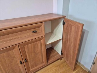 Stół i 6 krzeseł + komoda witryna i stolik - 6