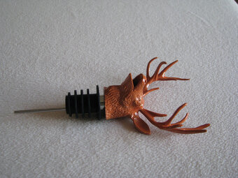 Dekoracyjny dozownik, aerator, nalewak do butelek – jeleń - 6