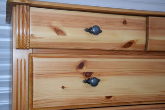 komoda z drewna sosnowego - jak nowa - 6