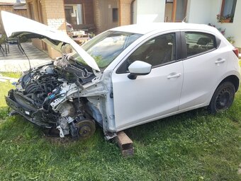 Mazda 2 na części - 6