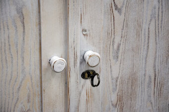 komoda z drewna sosnowego - jak nowa - 6