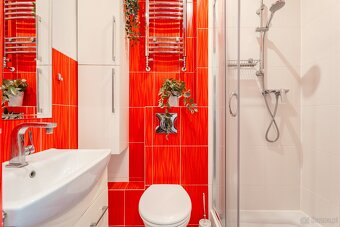 Obniżka 16.000 zł. 2 pokoje, oddzielna kuchnia + garaż. - 6