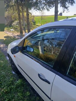 Sprzedam samochód ford fiesta mk 6 - 6