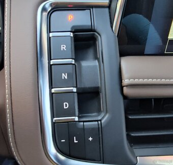 Chevrolet Suburban LPG 6.2L Hight Country 7 míst - 6
