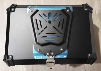 Aluminiowy bagażnik motocyklowy(Top Case). Pojemność 65 - 6