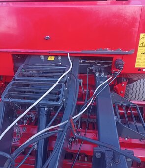 Prasa rolująca walcowo-łańcuchowa Unia Famarol DF120 1,8V - 6